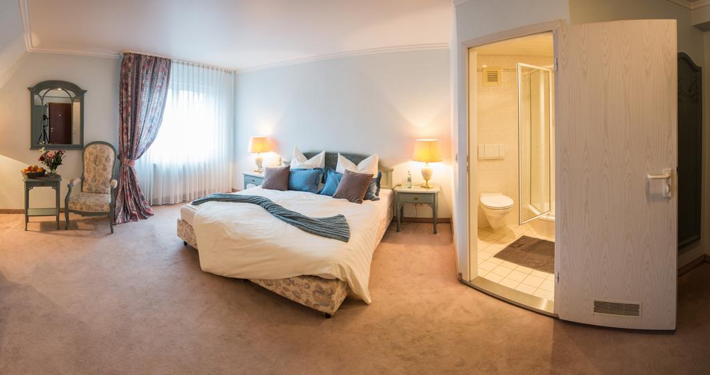 Hotel & Restaurant Zum Vater Rhein Monheim am Rhein Rom bilde